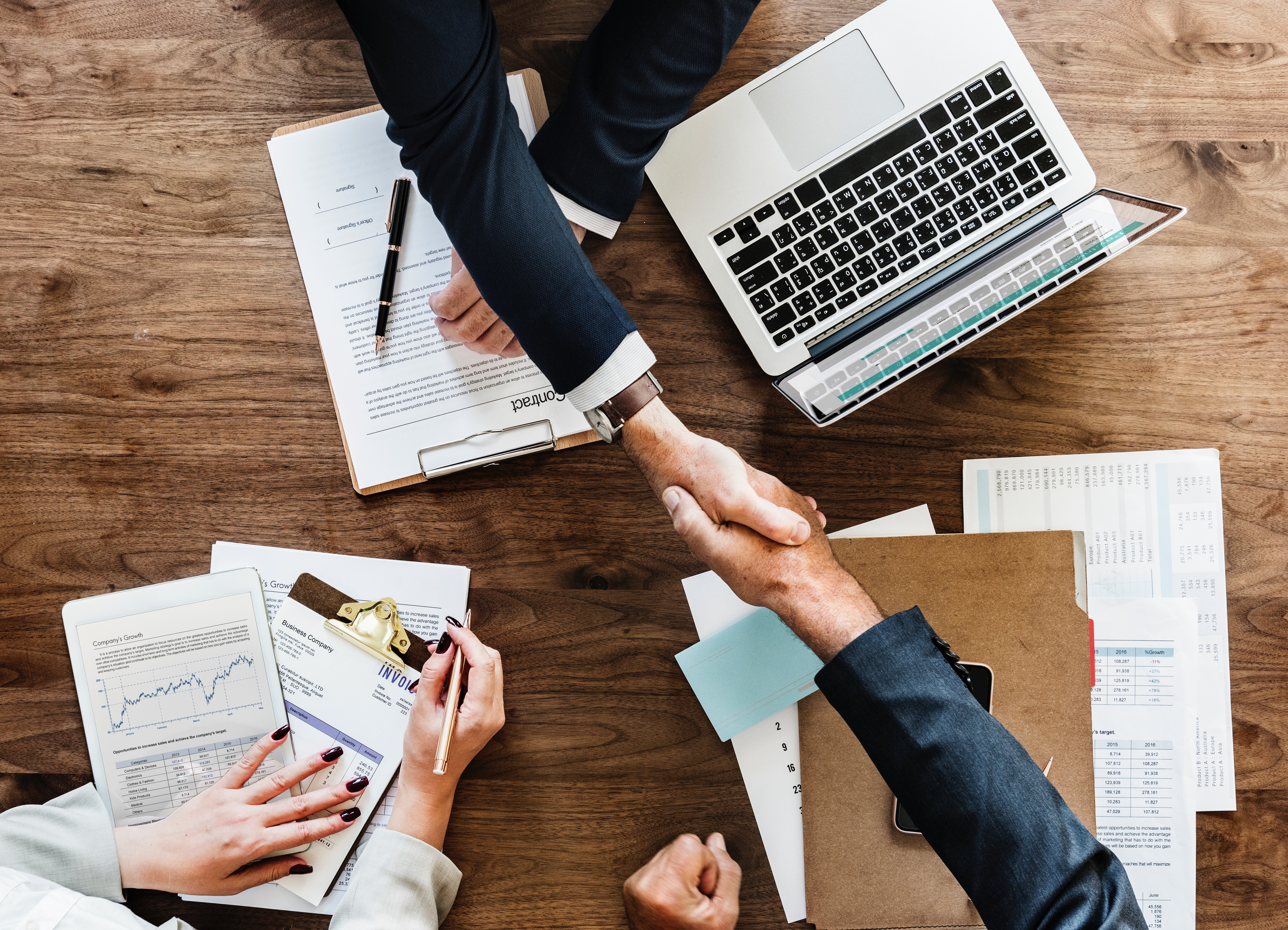 agreement-businessman-close-up-872957
